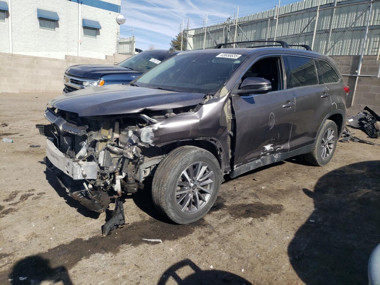 2019 Toyota Highlander VIN 5TDKZRFH4KS574777