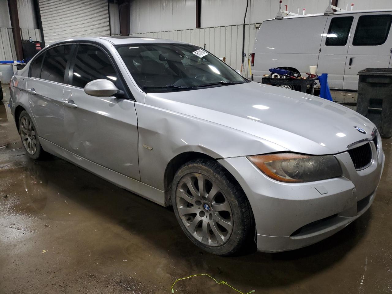 2007 BMW 3er VIN WBAVC93537KZ70168 Copart auction photo, side / front end damage thumbnail 4