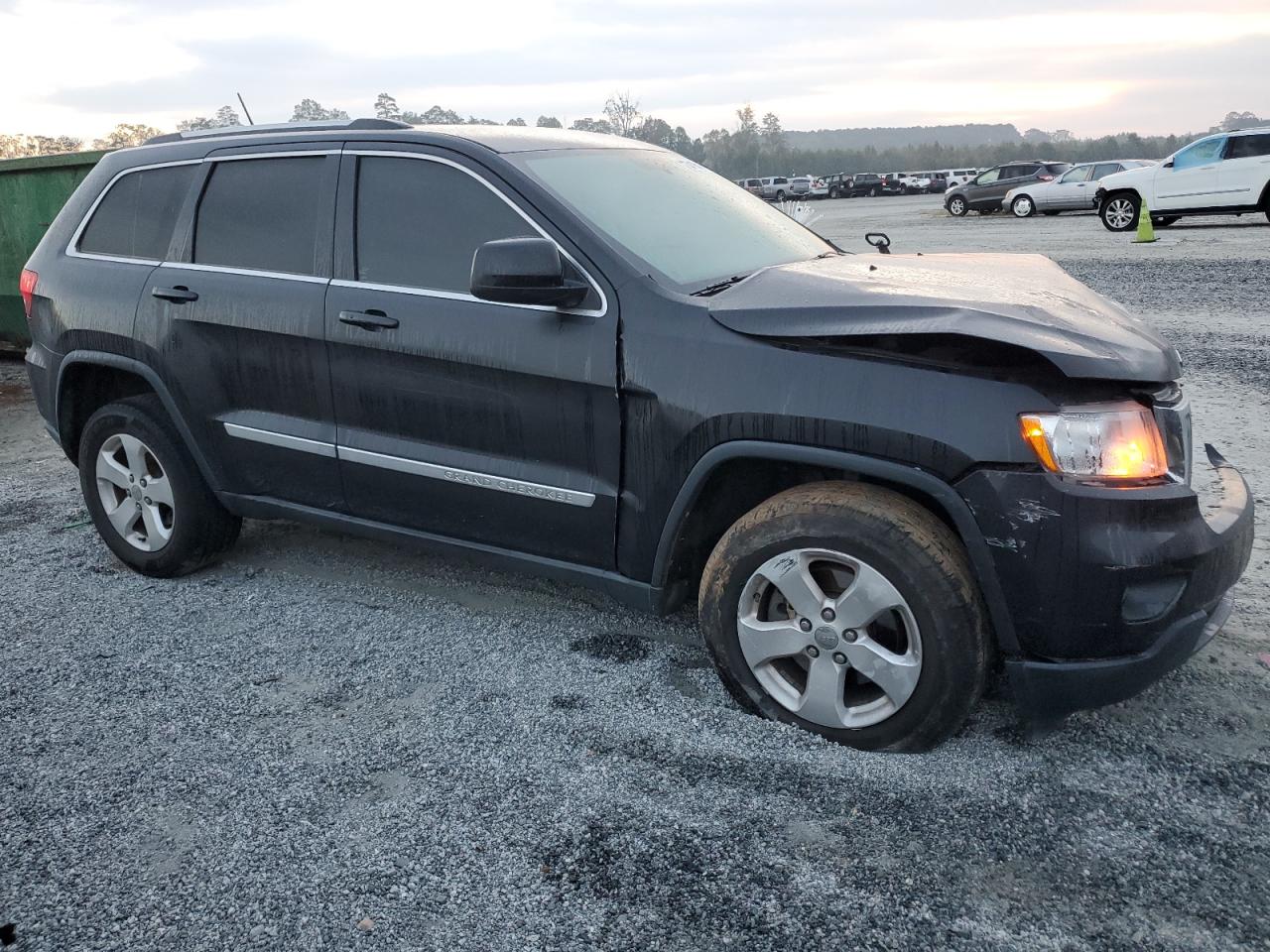 2013 Jeep Grand Cherokee VIN 1C4RJFAG0DC553092 Copart auction photo, front end / minor dent/scratches damage thumbnail 4