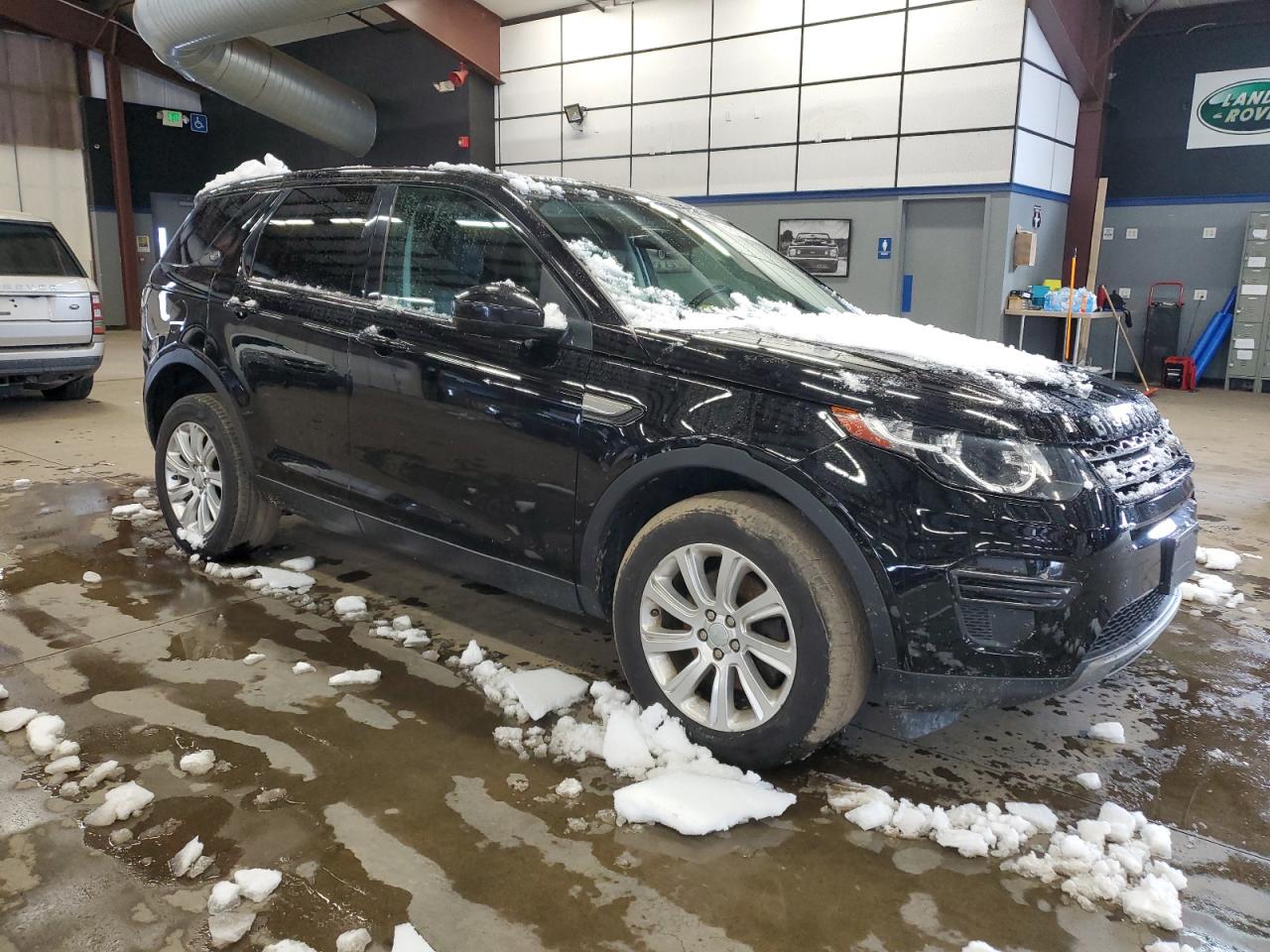2017 Land Rover Discovery VIN SALCP2BG5HH671989 Copart auction photo, front end / minor dent/scratches damage thumbnail 4