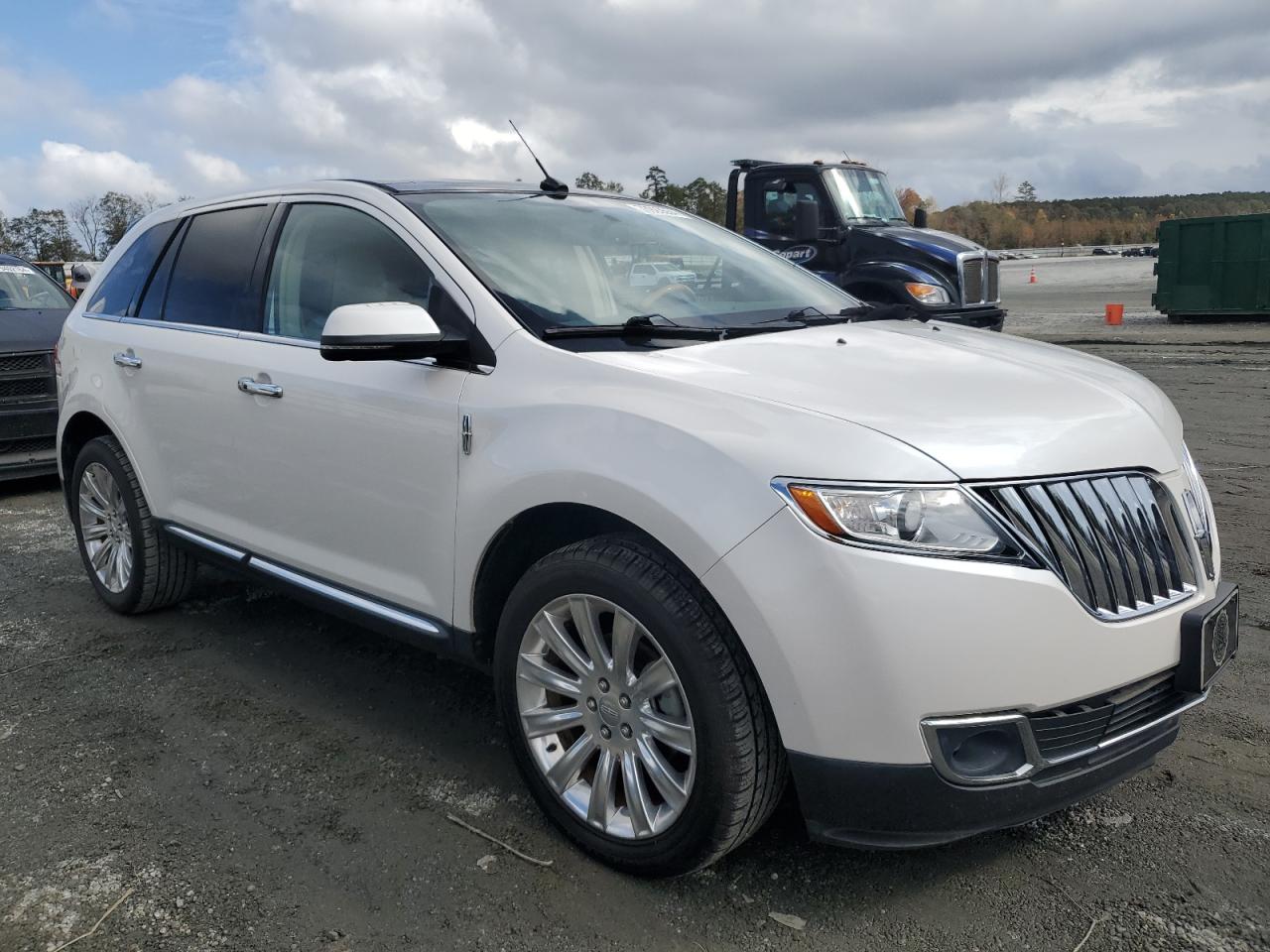 2013 Lincoln MKX VIN 2LMDJ6JK9DBL24389 Copart auction photo, front end / minor dent/scratches damage thumbnail 4