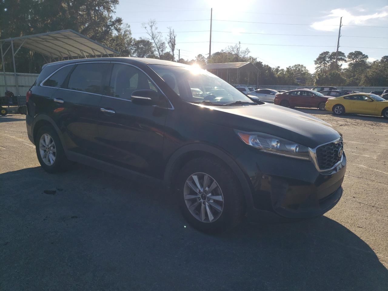 2019 KIA Sorento VIN 5XYPG4A38KG582324 Copart auction photo, rear end damage thumbnail 4