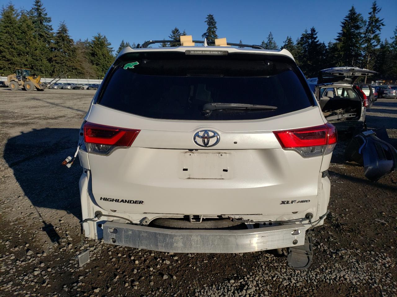 2019 Toyota Highlander VIN 5TDJZRFH5KS933372 Copart auction photo, rear end / side damage thumbnail 6