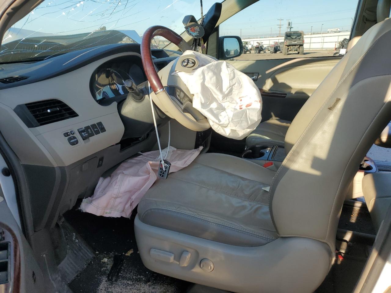 2012 Toyota Sienna VIN 5TDDK3DC9CS047238 Copart auction photo, front end damage thumbnail 7