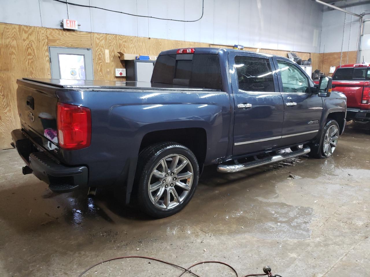 2018 Chevrolet Silverado VIN 3GCUKSEC0JG320863 Copart auction photo, side / minor dent/scratches damage thumbnail 3