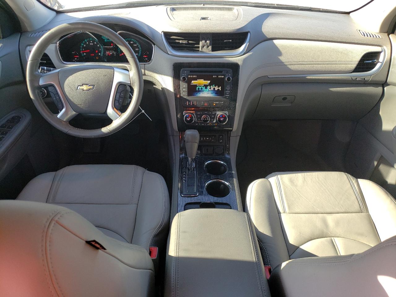 2016 Chevrolet Traverse VIN 1GNKRHKD6GJ335885 Copart auction photo, rear end / minor dent/scratches damage thumbnail 8