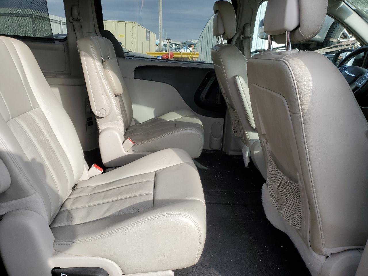 2013 Chrysler Town & Country VIN 2C4RC1CG2DR681657 Copart auction photo, burn - engine / mechanical damage thumbnail 11