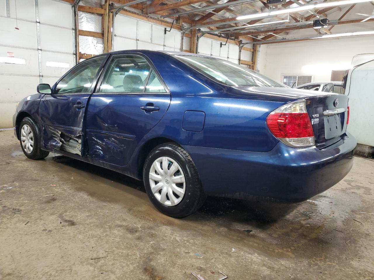 2005 Toyota Camry VIN 4T1BE32K65U053498 Copart auction photo, side damage thumbnail 2