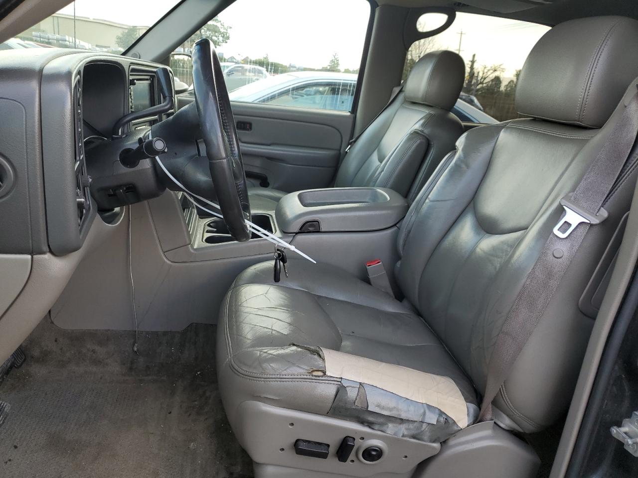 2005 Chevrolet Suburban VIN 3GNFK16Z85G196392 Copart auction photo, front end damage thumbnail 7