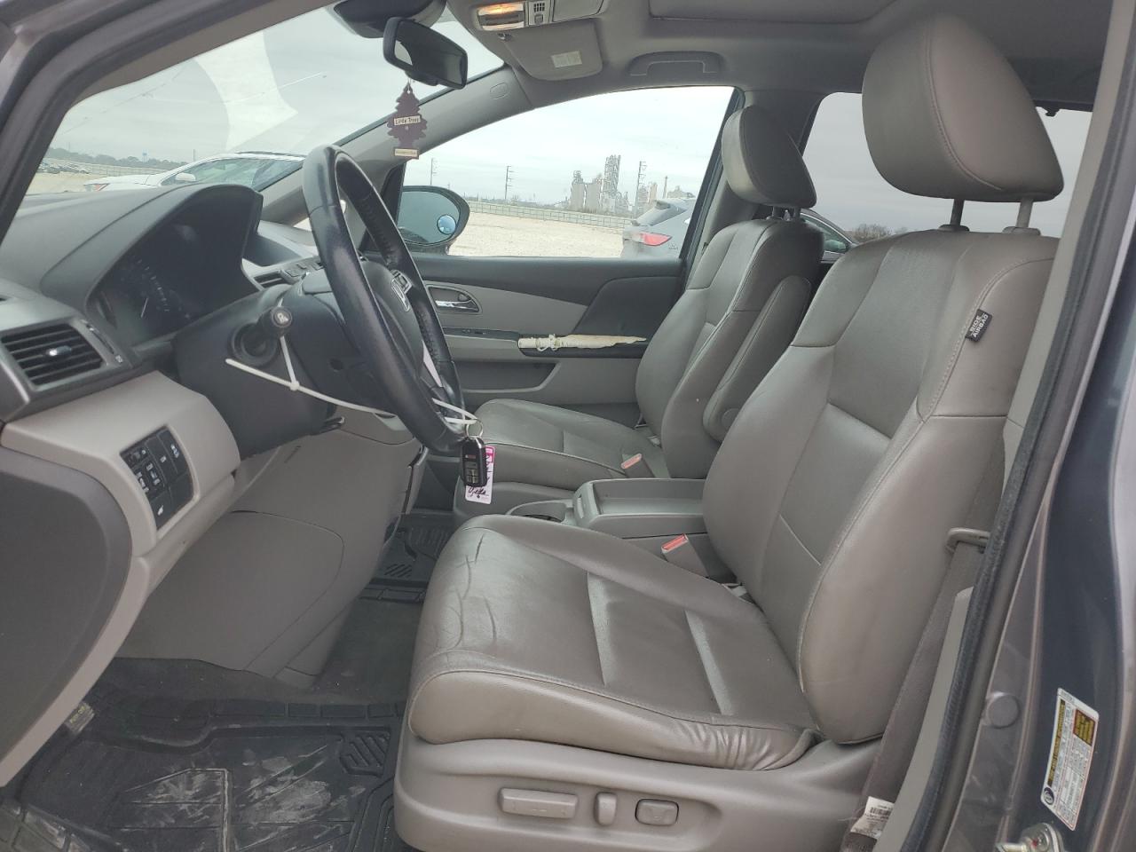 2014 Honda Odyssey VIN 5FNRL5H69EB045323 Copart auction photo, rear end / minor dent/scratches damage thumbnail 7