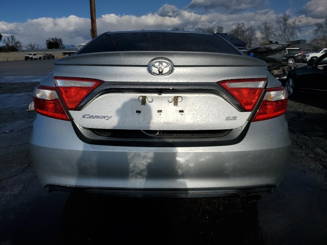 2015 Toyota Camry VIN 4T1BF1FKXFU981716 Copart auction photo, side / front end damage thumbnail 6