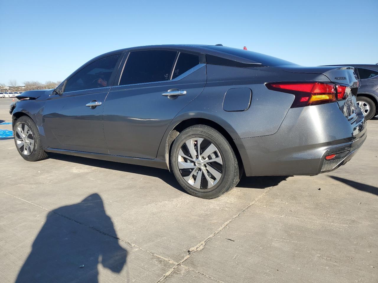 2020 Nissan Altima VIN 1N4BL4BV9LC214462 Copart auction photo, front end / rear end damage thumbnail 2