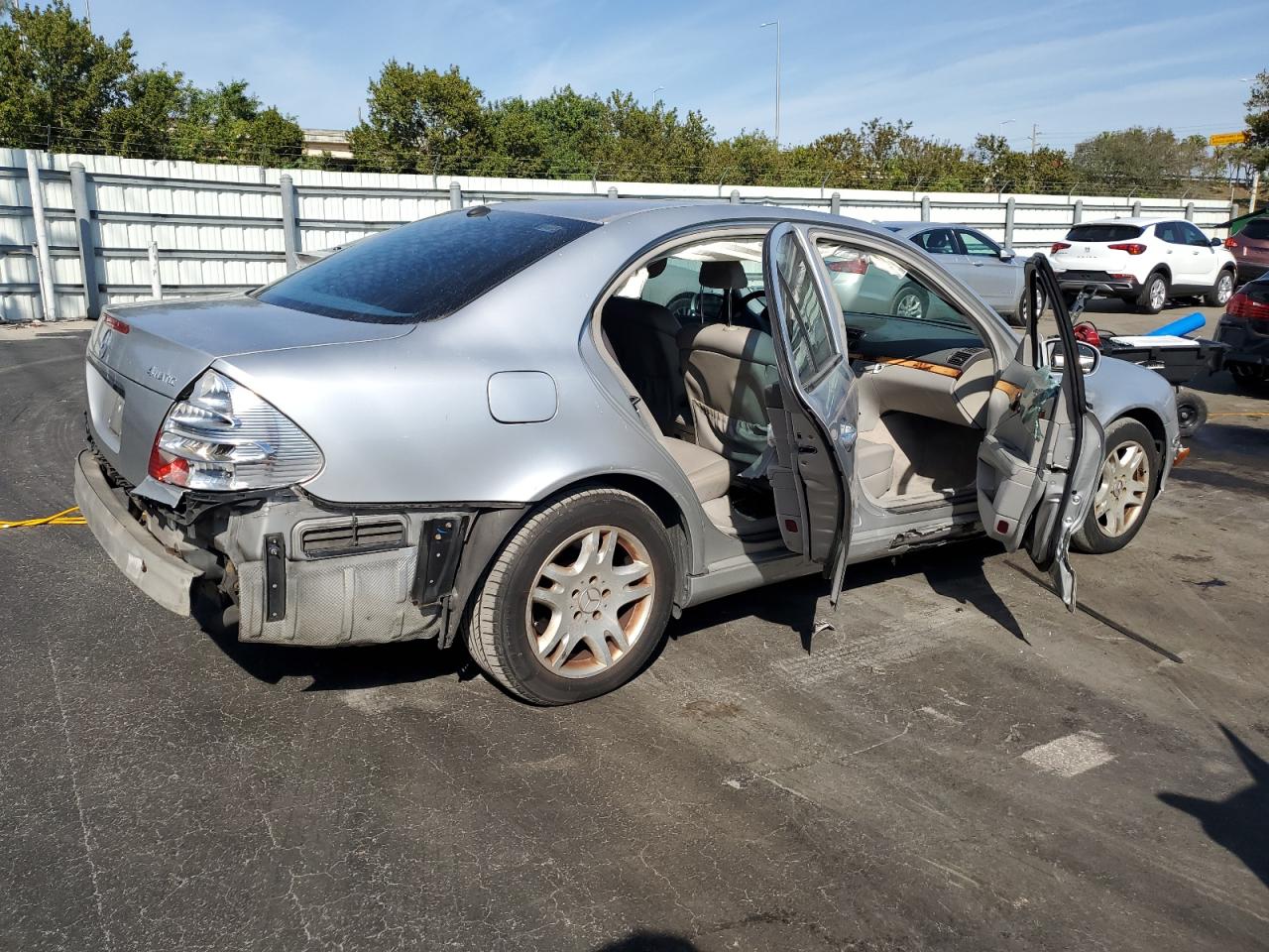 2005 Mercedes-Benz E-klasse VIN WDBUF82J15X175990 Copart auction photo, all over damage thumbnail 3