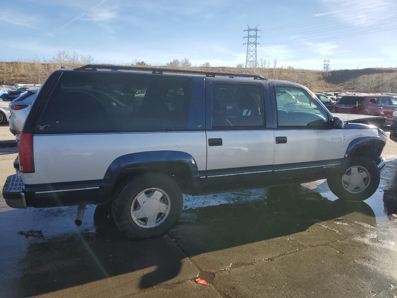 1997 Chevrolet Suburban VIN 1GNFK16R1VJ325345 Copart auction photo, front end / side damage thumbnail 3
