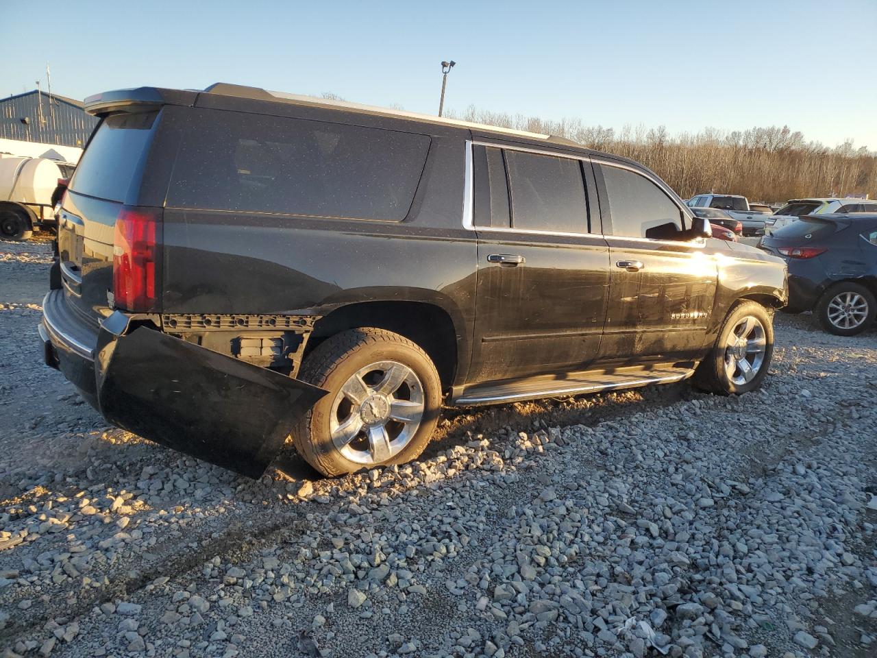 2017 Chevrolet Suburban VIN 1GNSKJKC5HR303600 Copart auction photo, front end / rear end damage thumbnail 3