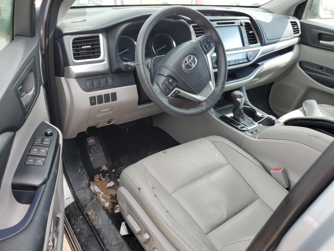 2015 Toyota Highlander VIN 5TDKKRFH4FS065850 Copart auction photo, water/flood damage thumbnail 8