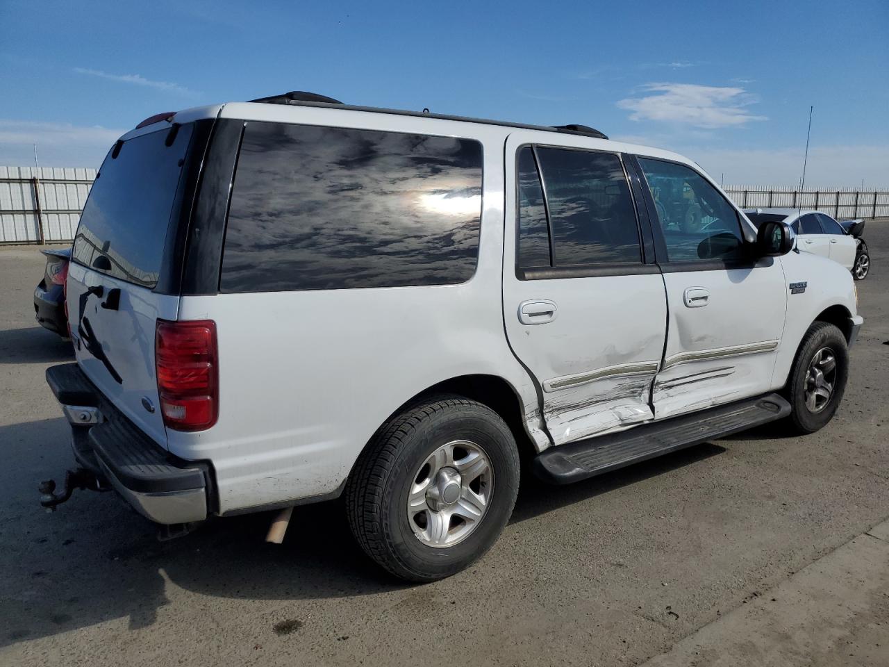 1998 Ford Expedition VIN 1FMRU1761WLC48353 Copart auction photo, side damage thumbnail 3