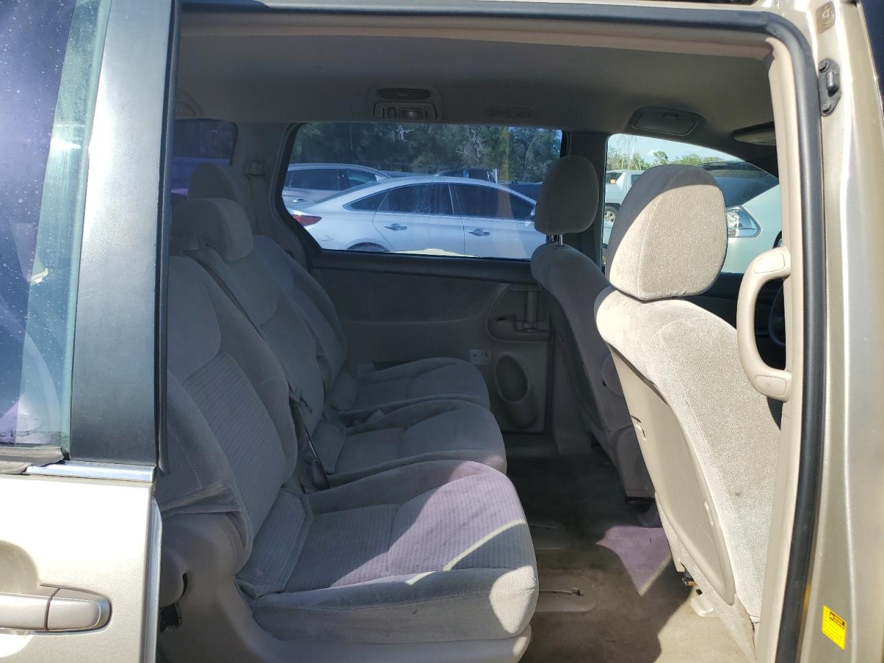 2010 Toyota Sienna VIN 5TDKK4CC6AS331809 Copart auction photo, front end damage thumbnail 11