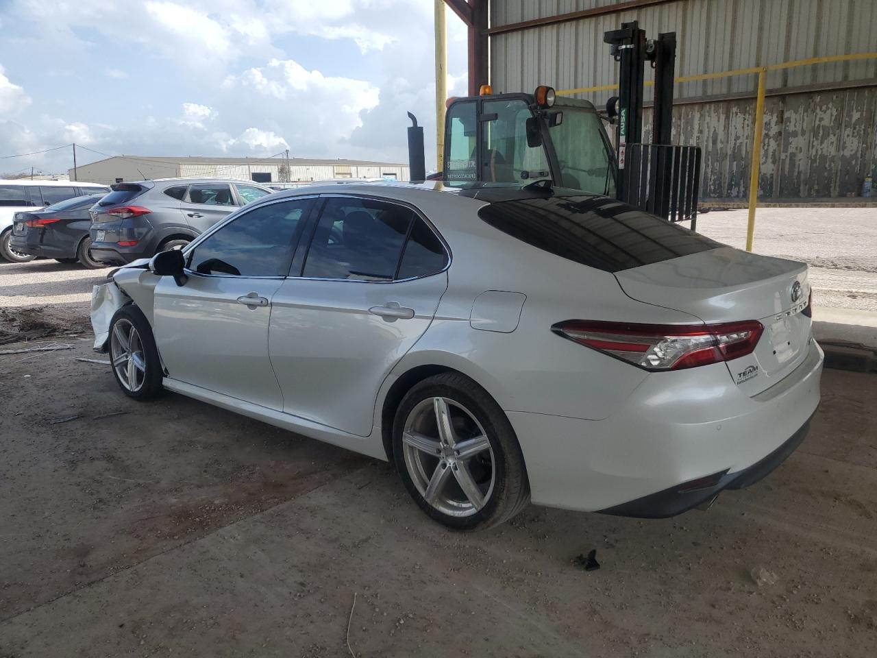 2018 Toyota Camry VIN 4T1BZ1HK4JU009333 Copart auction photo, front end damage thumbnail 2