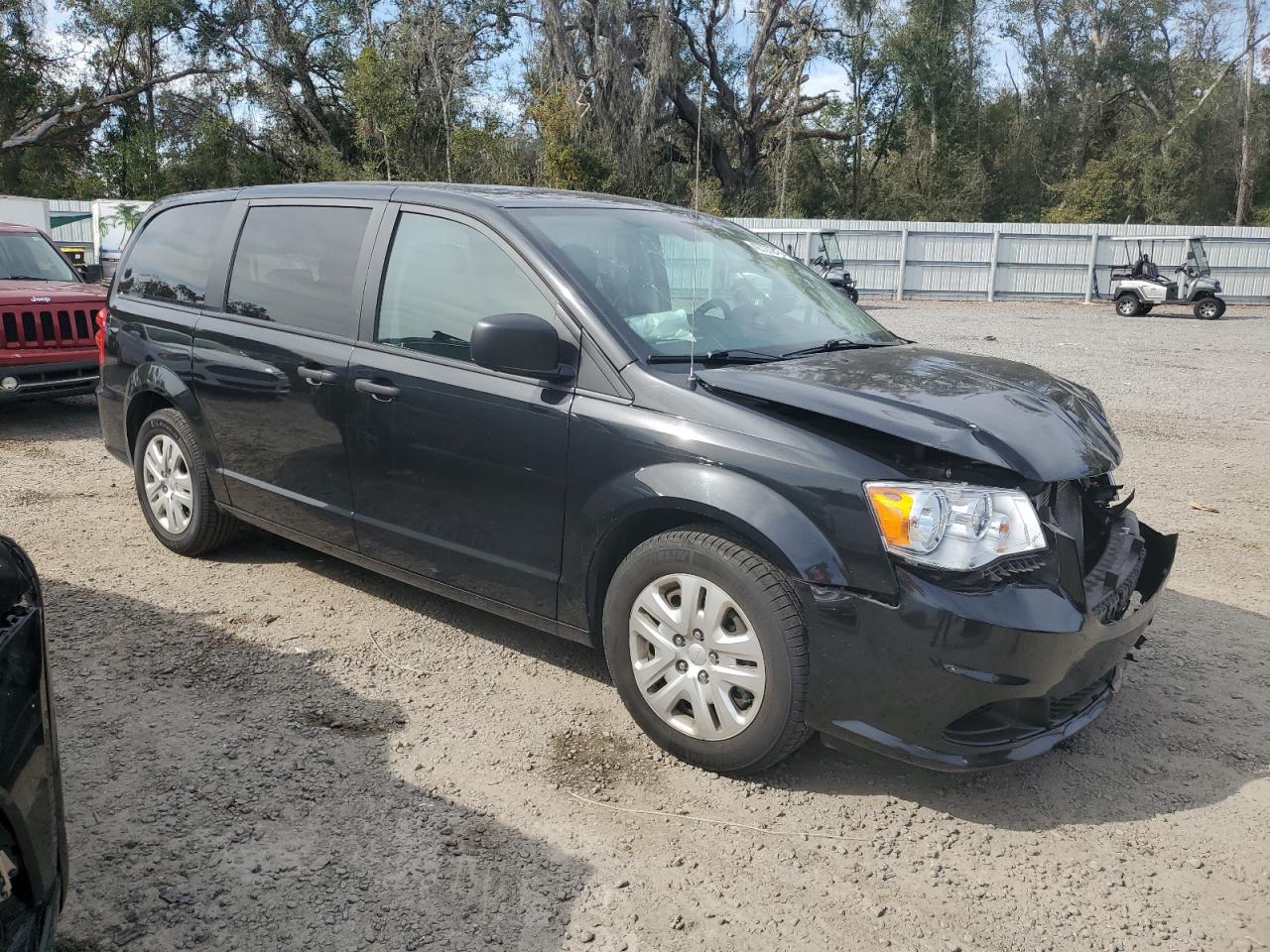 2019 Dodge Caravan VIN 2C4RDGBG6KR656825 Copart auction photo, front end / side damage thumbnail 4