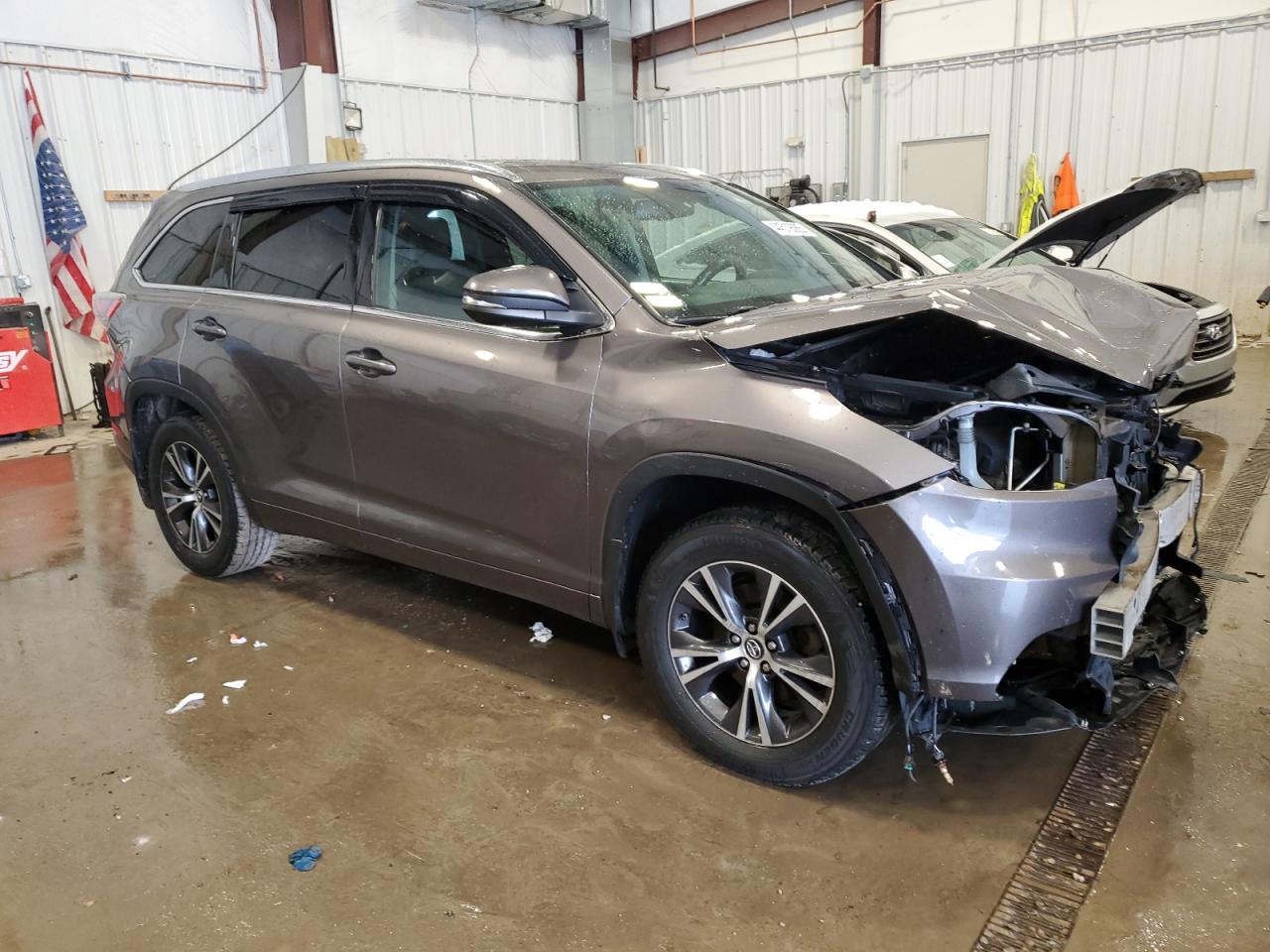 2016 Toyota Highlander VIN 5TDJKRFH9GS305844 Copart auction photo, front end damage thumbnail 4