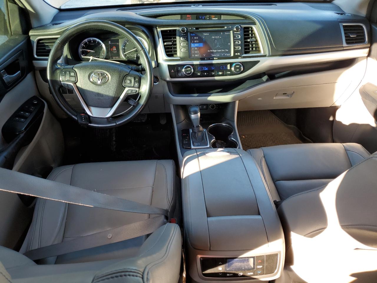 2017 Toyota Highlander VIN 5TDKZRFH5HS514595 Copart auction photo, all over damage thumbnail 8