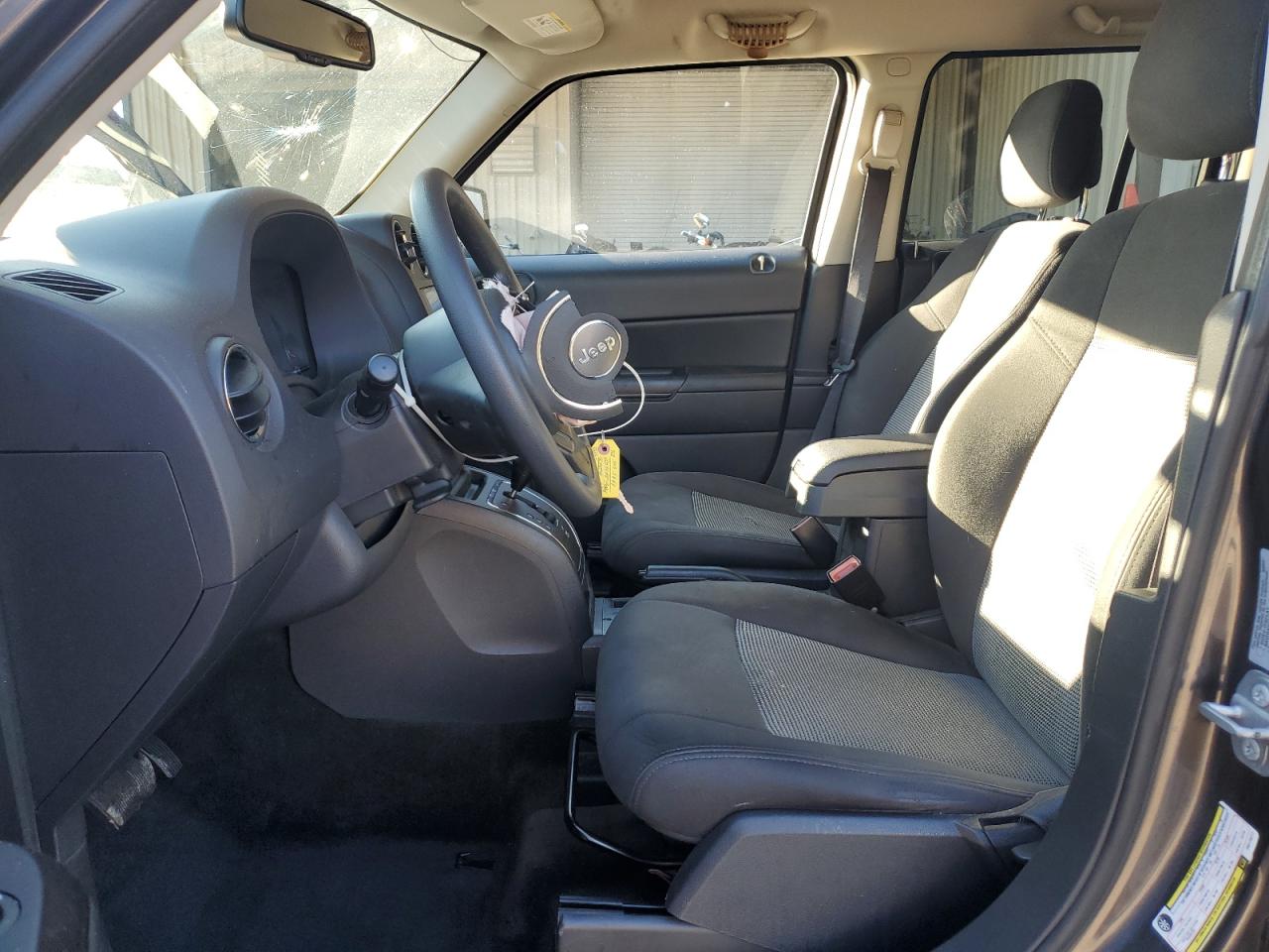 2017 Jeep Liberty (Patriot) VIN 1C4NJRBB0HD179277 Copart auction photo, front end / minor dent/scratches damage thumbnail 7