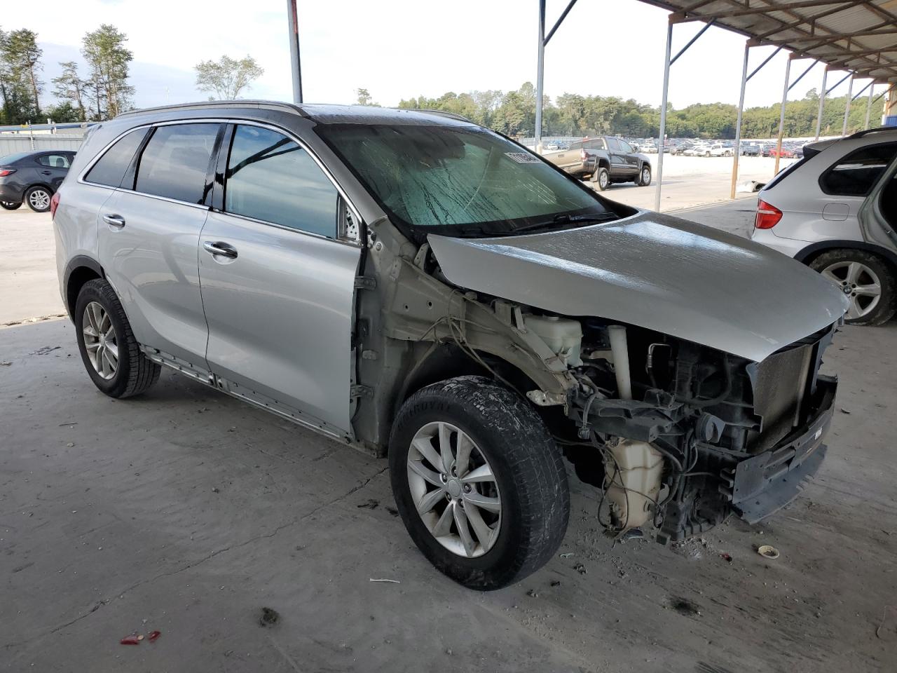 2017 KIA Sorento VIN 5XYPG4A3XHG268568 Copart auction photo, all over damage thumbnail 4