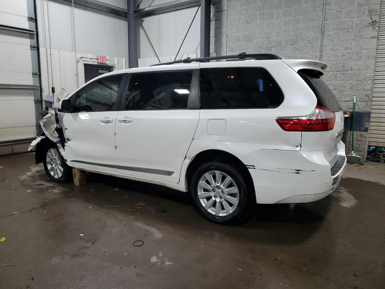 2015 Toyota Sienna VIN 5TDDK3DC2FS098083 Copart auction photo, all over damage thumbnail 2