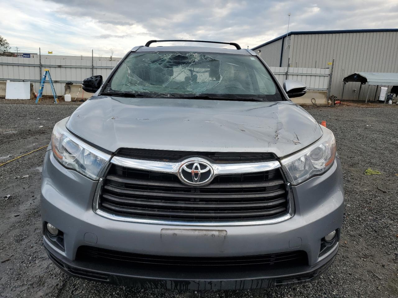2016 Toyota Highlander VIN 5TDJKRFH2GS501575 Copart auction photo, top/roof damage thumbnail 5