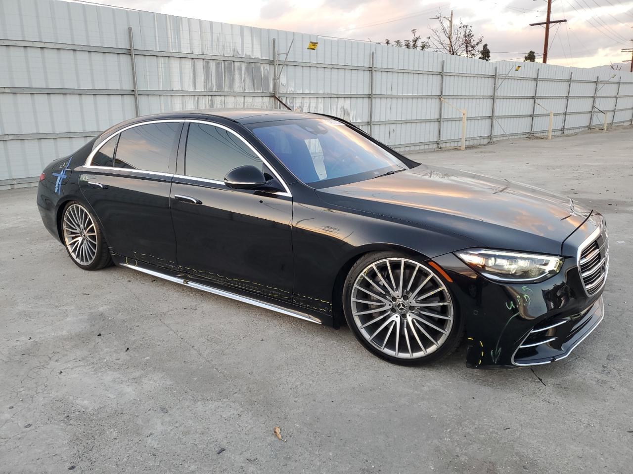 2022 Mercedes-Benz S-klasse VIN W1K6G6DBXNA091645 Copart auction photo, side / front end damage thumbnail 4