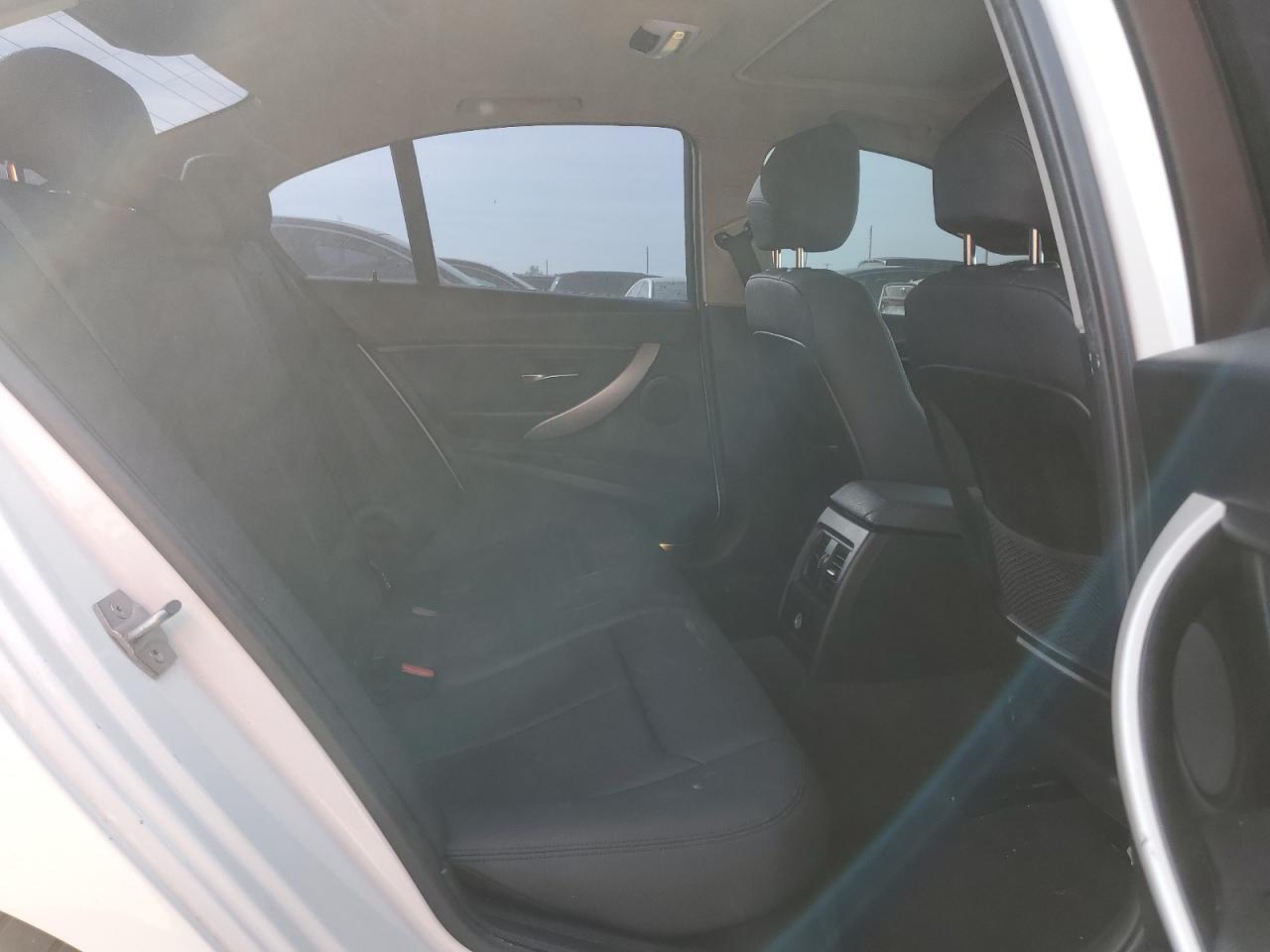 2018 BMW 3er VIN WBA8E1G53JNU90995 Copart auction photo, front end / minor dent/scratches damage thumbnail 10
