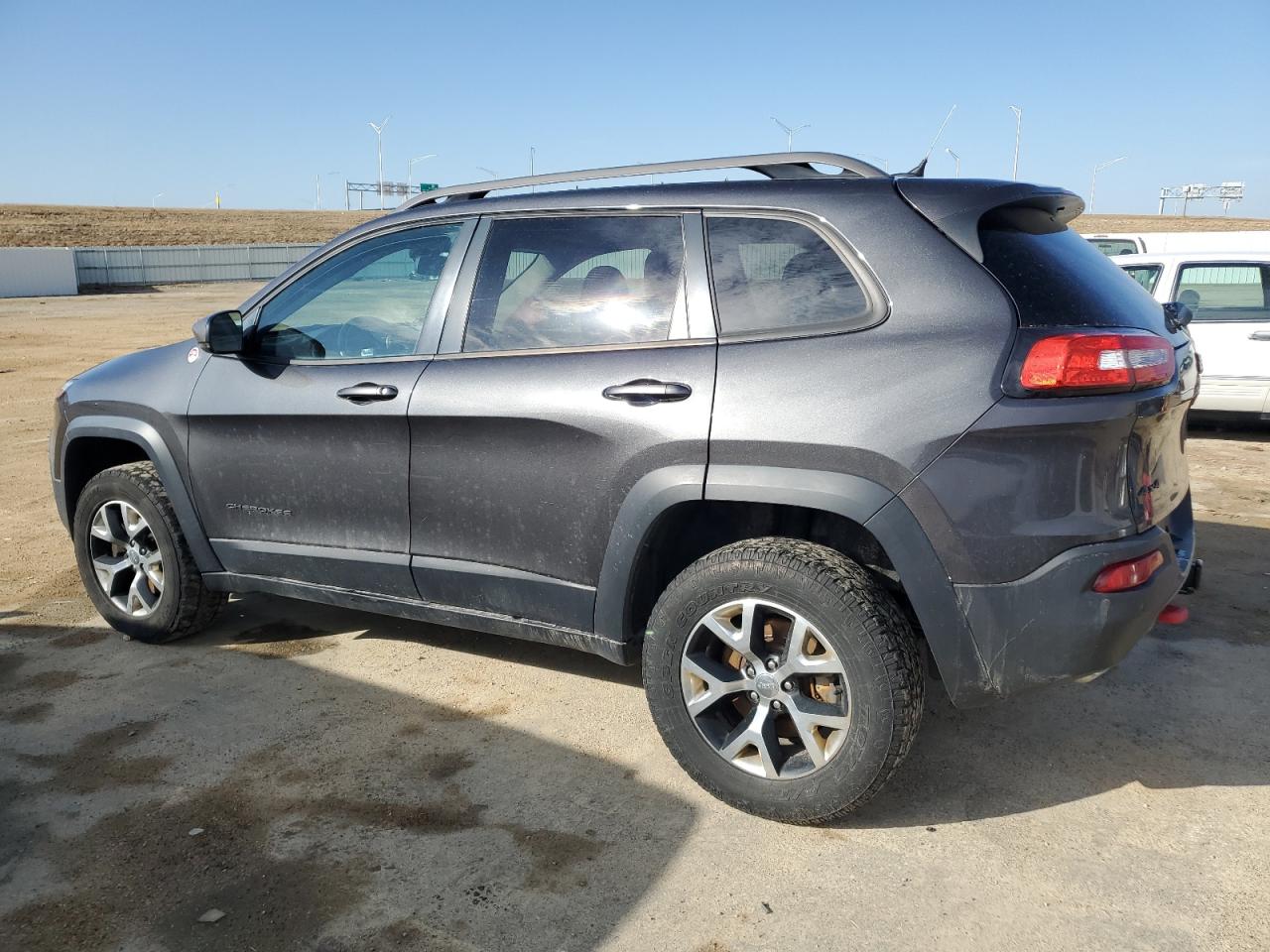 2015 Jeep Cherokee VIN 1C4PJMBS3FW673582 Copart auction photo, hail / front end damage thumbnail 2