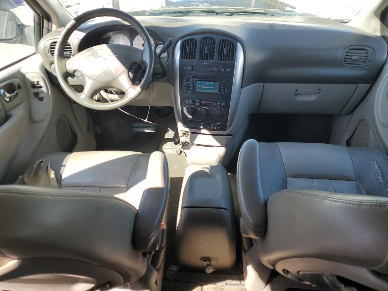2005 Chrysler Town & Country VIN 2C4GP54L15R395377 Copart auction photo, front end damage thumbnail 8