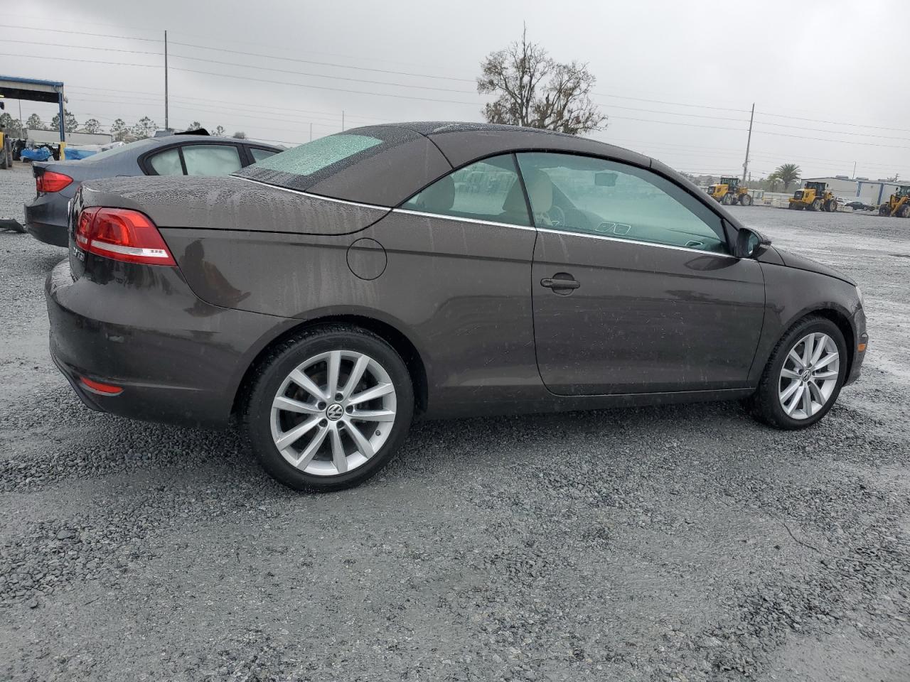 2014 Volkswagen Eos VIN WVWBW8AH2EV005303 Copart auction photo, normal wear damage thumbnail 3
