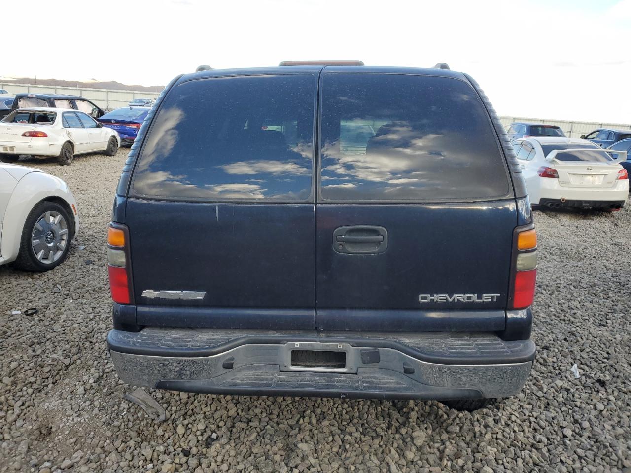 2004 Chevrolet Tahoe VIN 1GNEK13V24J107040 Copart auction photo, front end / all over damage thumbnail 6