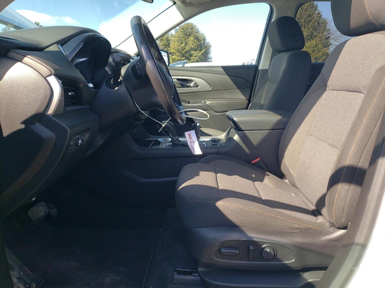 2020 Chevrolet Traverse VIN 1GNEVGKW7LJ195263 Copart auction photo, rear end / minor dent/scratches damage thumbnail 7