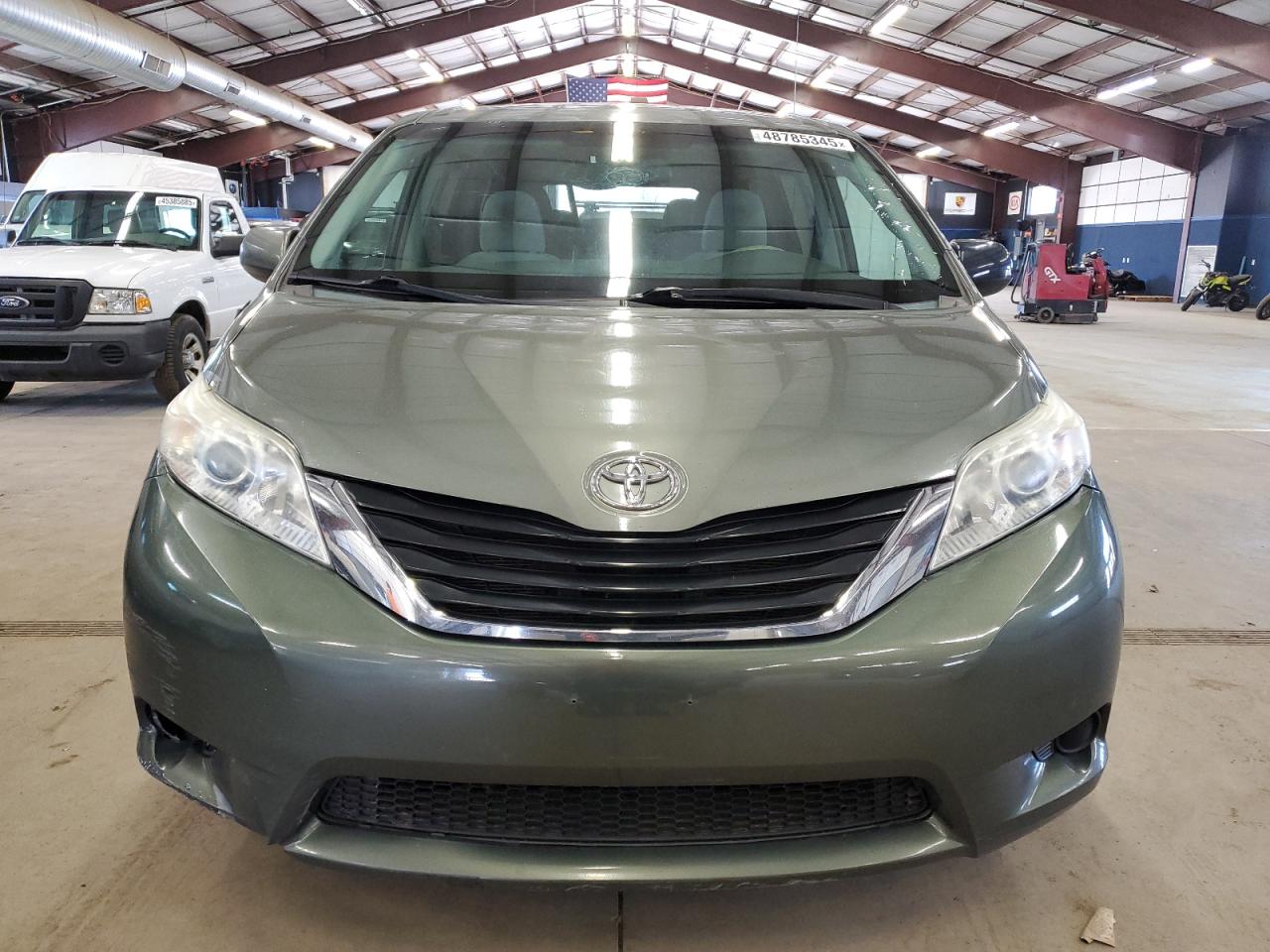 2011 Toyota Sienna VIN 5TDKK3DC8BS119553 Copart auction photo, front end / rear end damage thumbnail 5