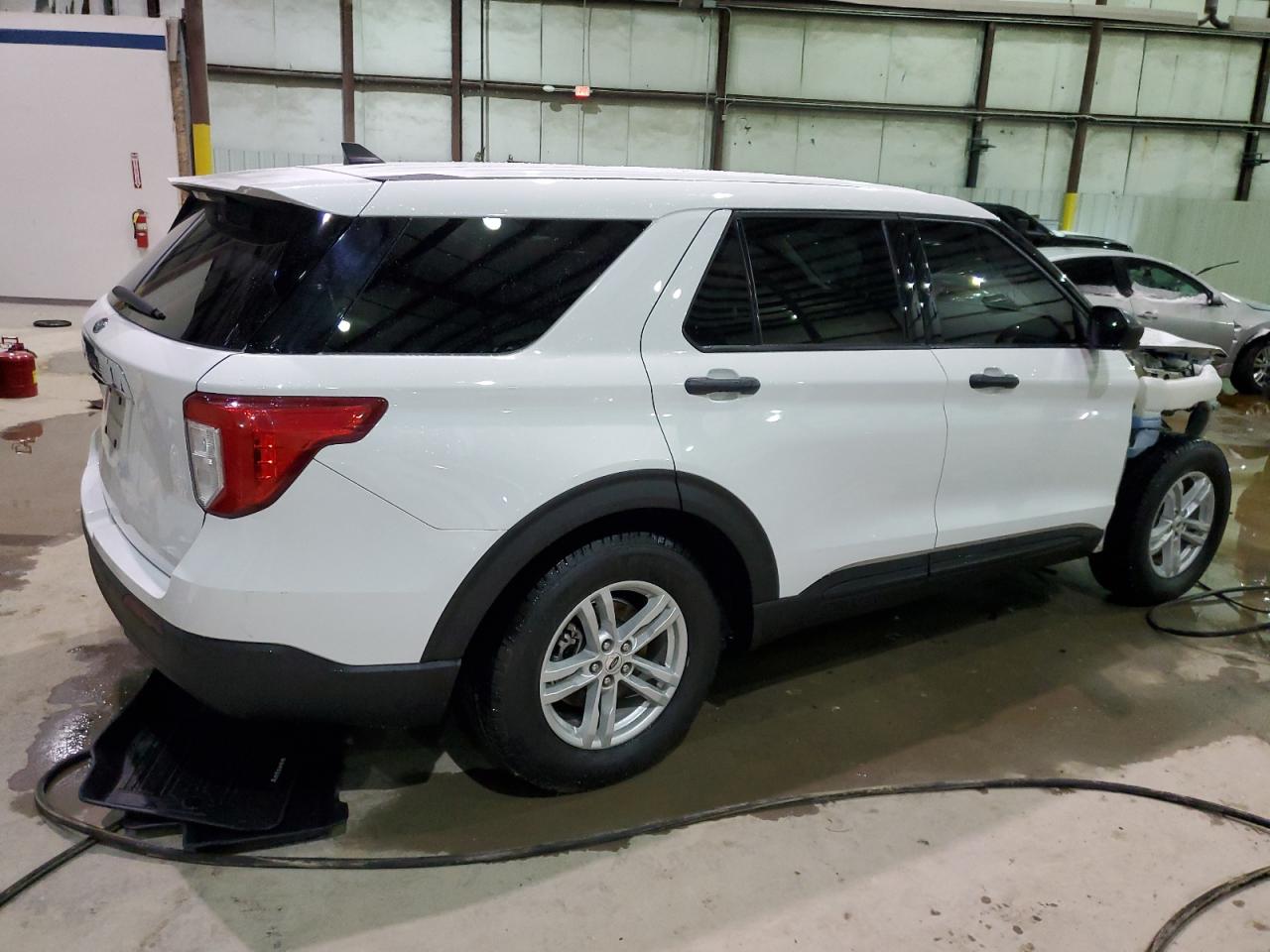 2022 Ford Explorer VIN 1FMSK7BH2NGB03588 Copart auction photo, front end damage thumbnail 3