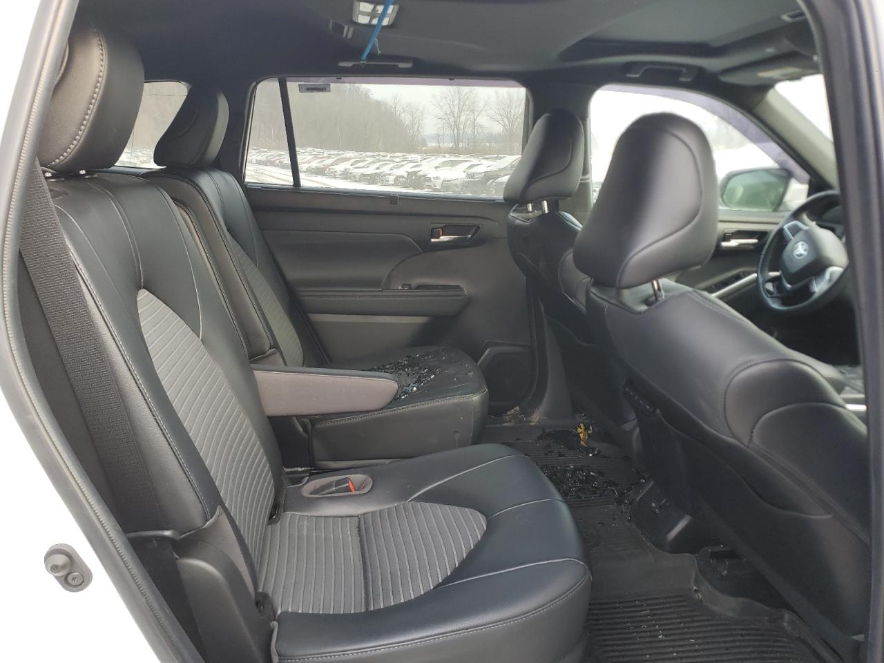 2022 Toyota Highlander VIN 5TDLZRBH9NS196437 Copart auction photo, minor dent/scratches damage thumbnail 11