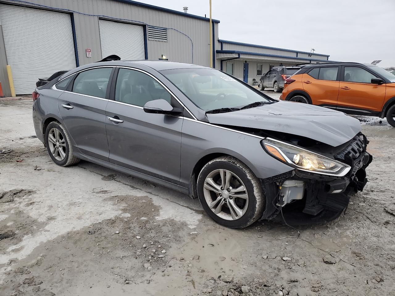 2018 Hyundai Sonata VIN 5NPE34AF8JH645913 Copart auction photo, front end / minor dent/scratches damage thumbnail 4