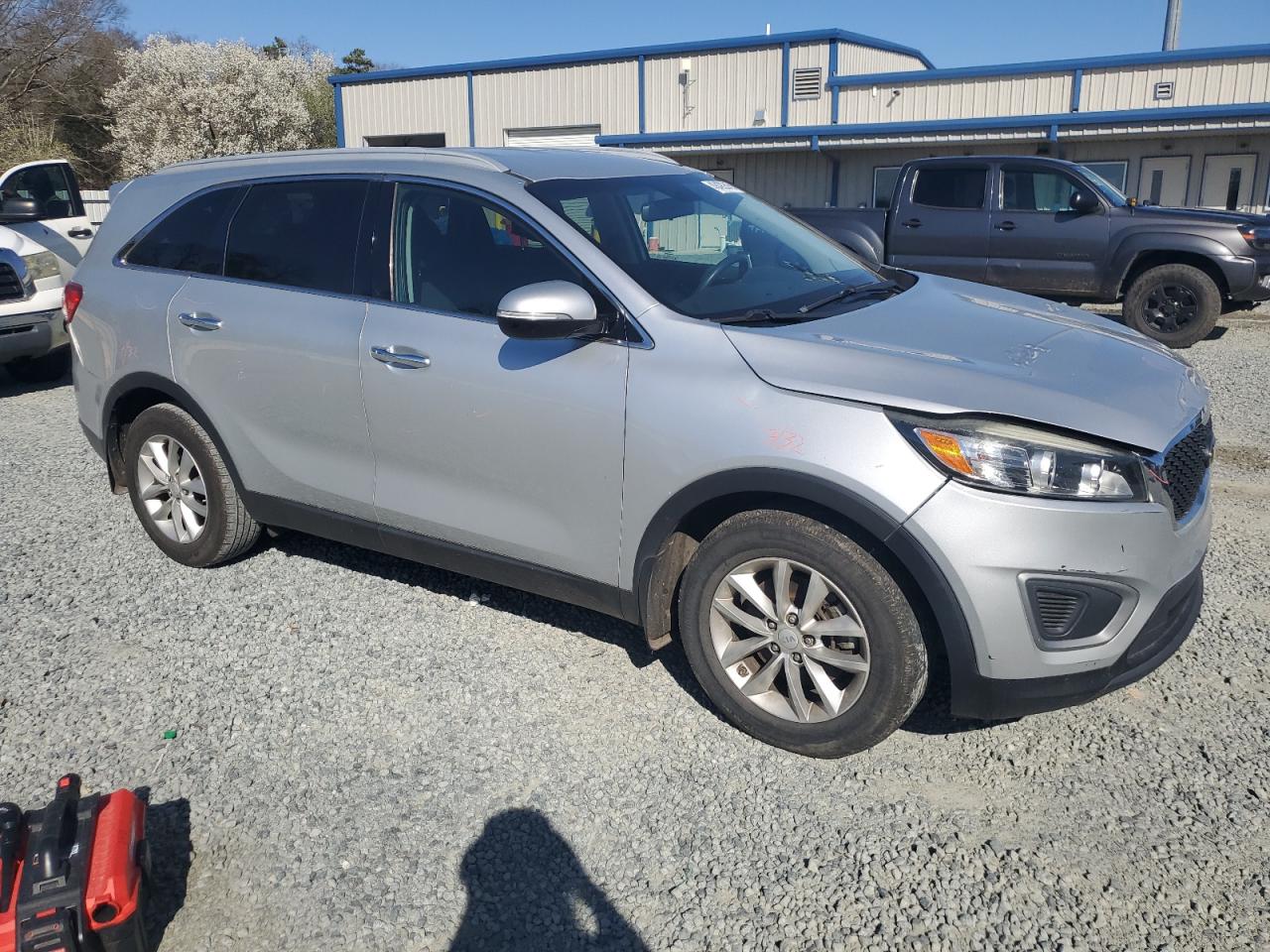2017 KIA Sorento VIN 5XYPG4A5XHG251187 Copart auction photo, front end / minor dent/scratches damage thumbnail 4