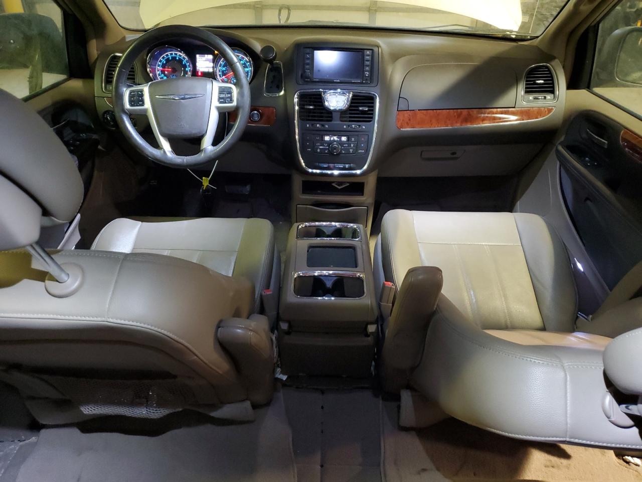 2016 Chrysler Town & Country VIN 2C4RC1BG2GR128139 Copart auction photo, side / minor dent/scratches damage thumbnail 8