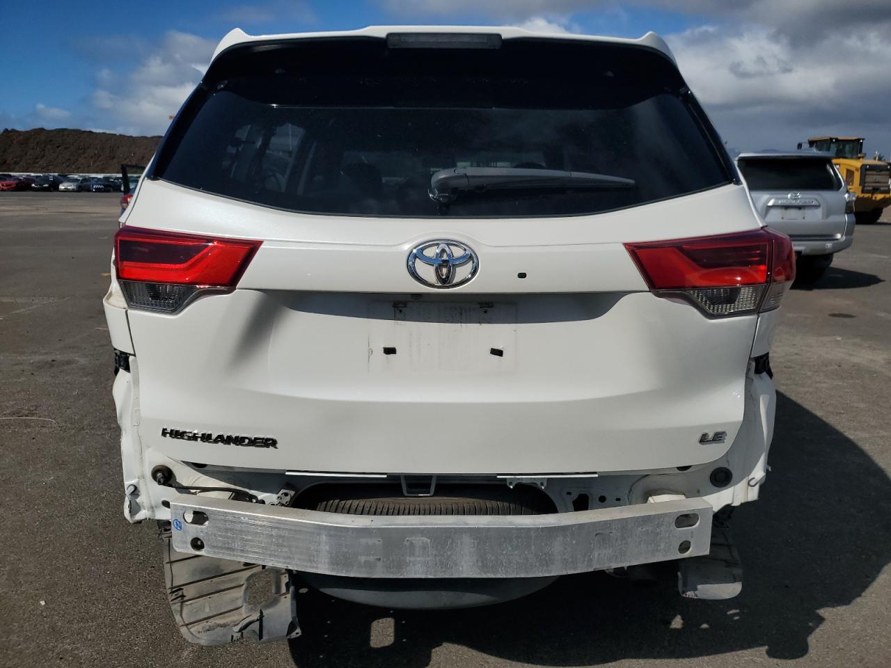 2017 Toyota Highlander VIN 5TDZZRFH5HS196590 Copart auction photo, rear end / side damage thumbnail 6