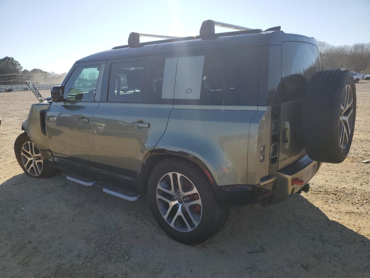 2022 Land Rover Defender VIN SALEXERU1N2073905 Copart auction photo, front end / minor dent/scratches damage thumbnail 2