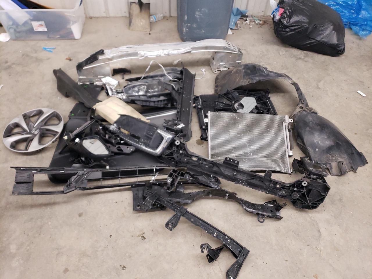 2019 Honda Civic VIN 19XFC2F67KE002069 Copart auction photo, front end / minor dent/scratches damage thumbnail 12