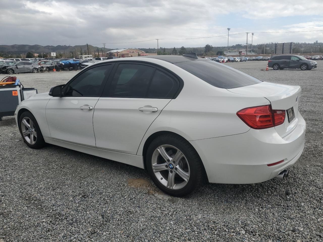 2015 BMW 3er VIN WBA3C1C59FP853897 Copart auction photo, normal wear damage thumbnail 2