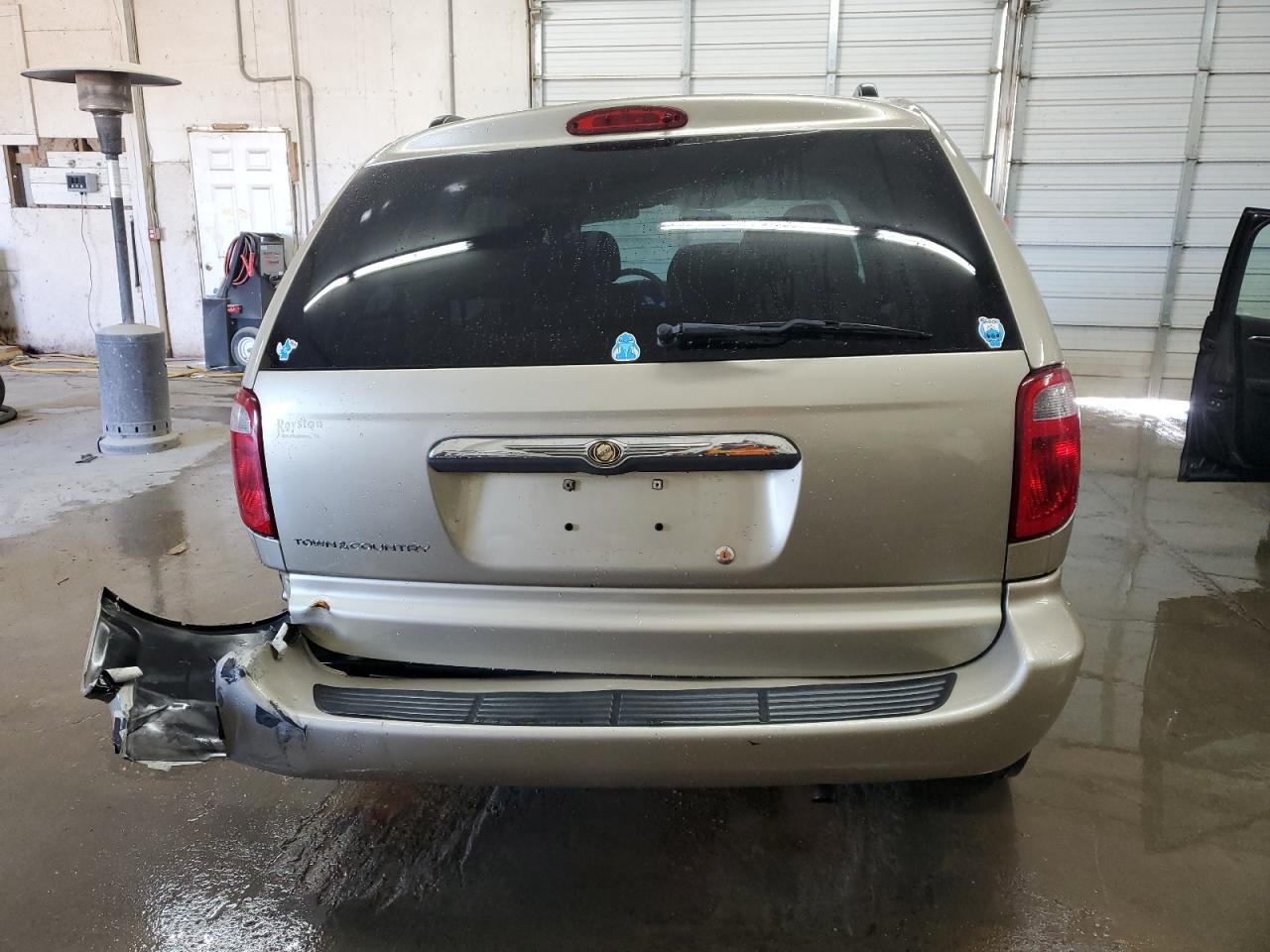 2006 Chrysler Town & Country VIN 1A4GP45R76B718273 Copart auction photo, side / undercarriage damage thumbnail 6