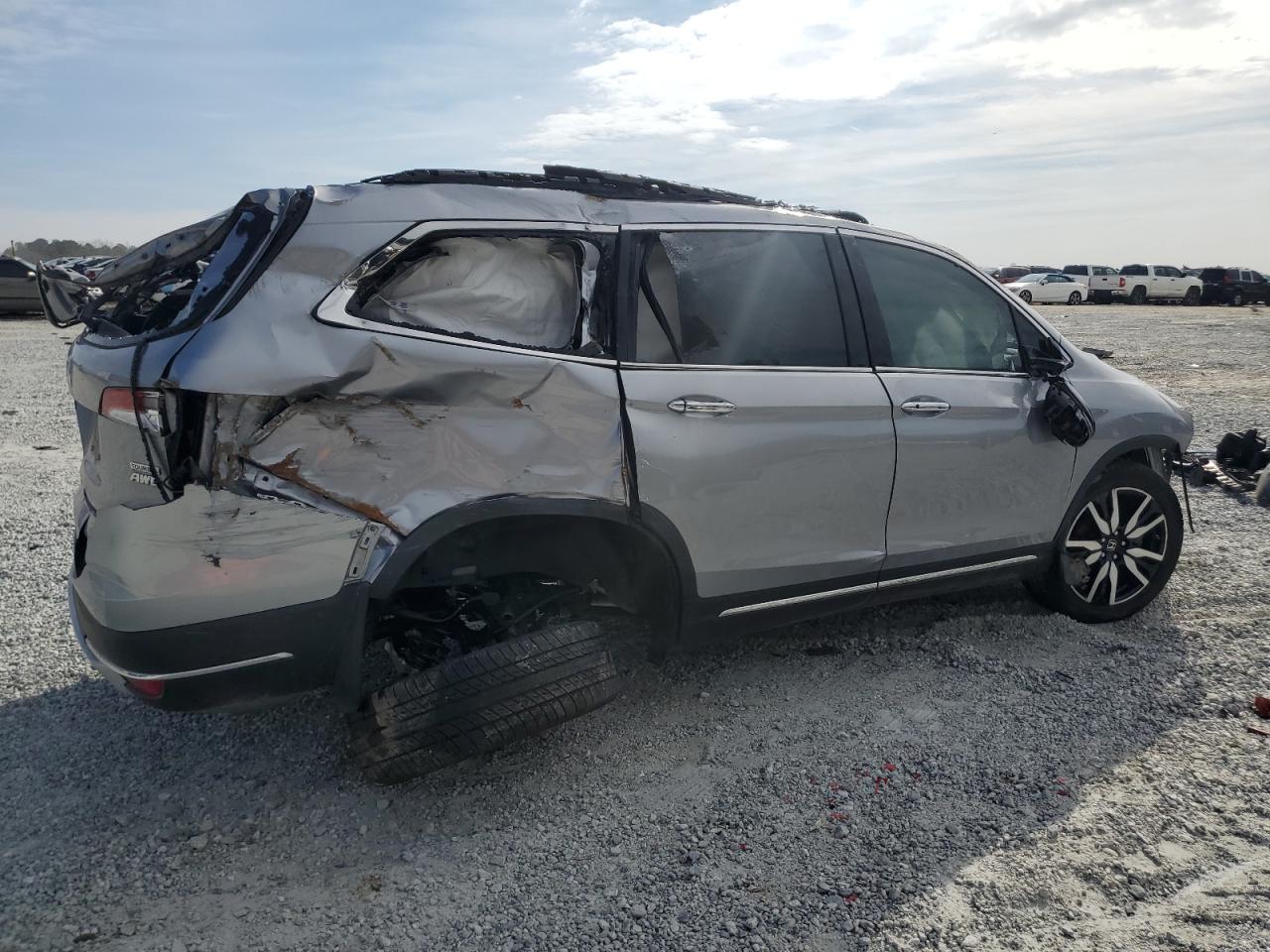 2022 Honda Pilot VIN 5FNYF6H66NB019562 Copart auction photo, all over damage thumbnail 3