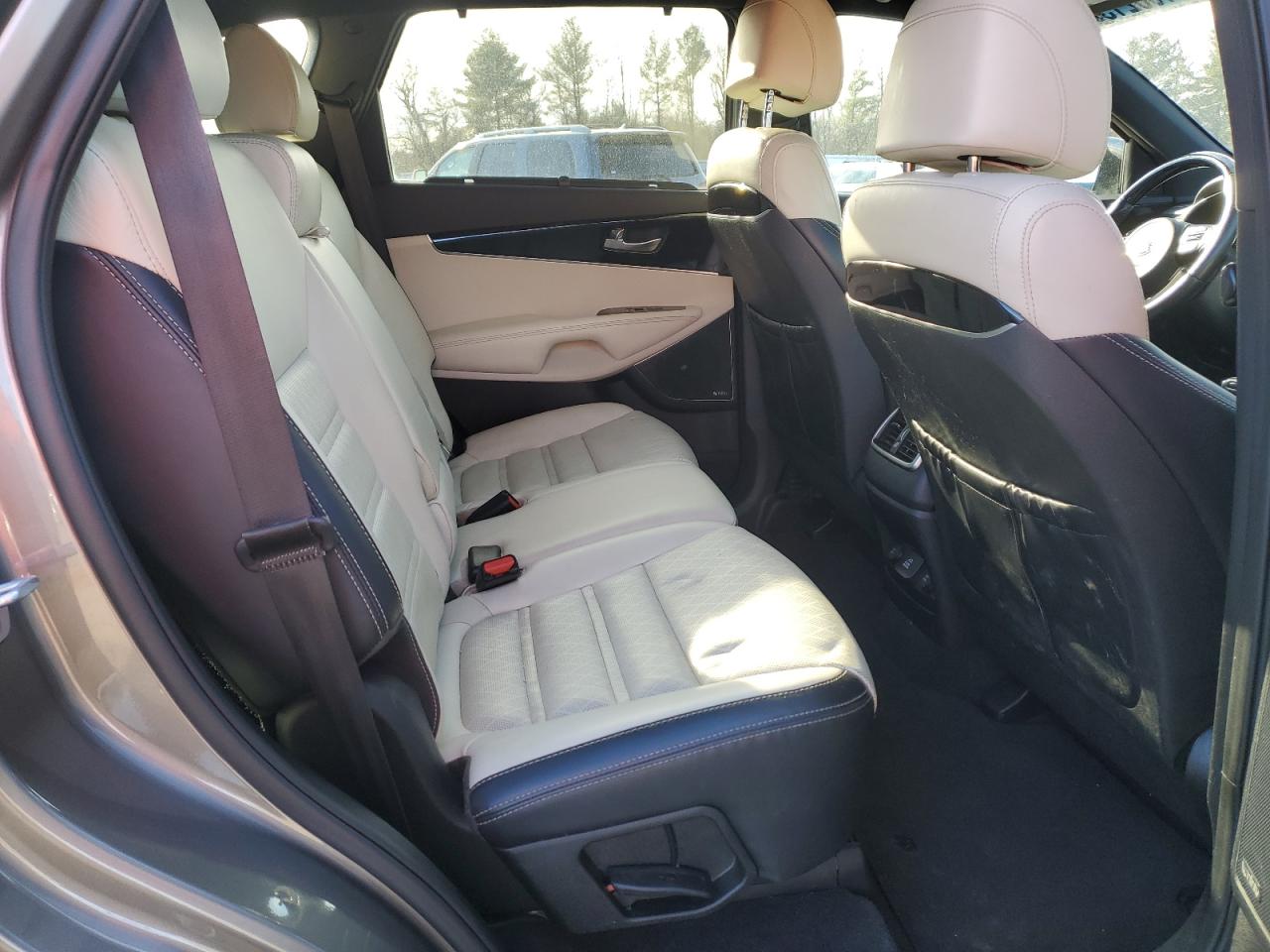 2017 KIA Sorento VIN 5XYPK4A56HG297176 Copart auction photo, rear end / minor dent/scratches damage thumbnail 11
